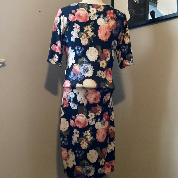 Forever 21 Floral Dress with Zipper detail - Picture 4 of 6
